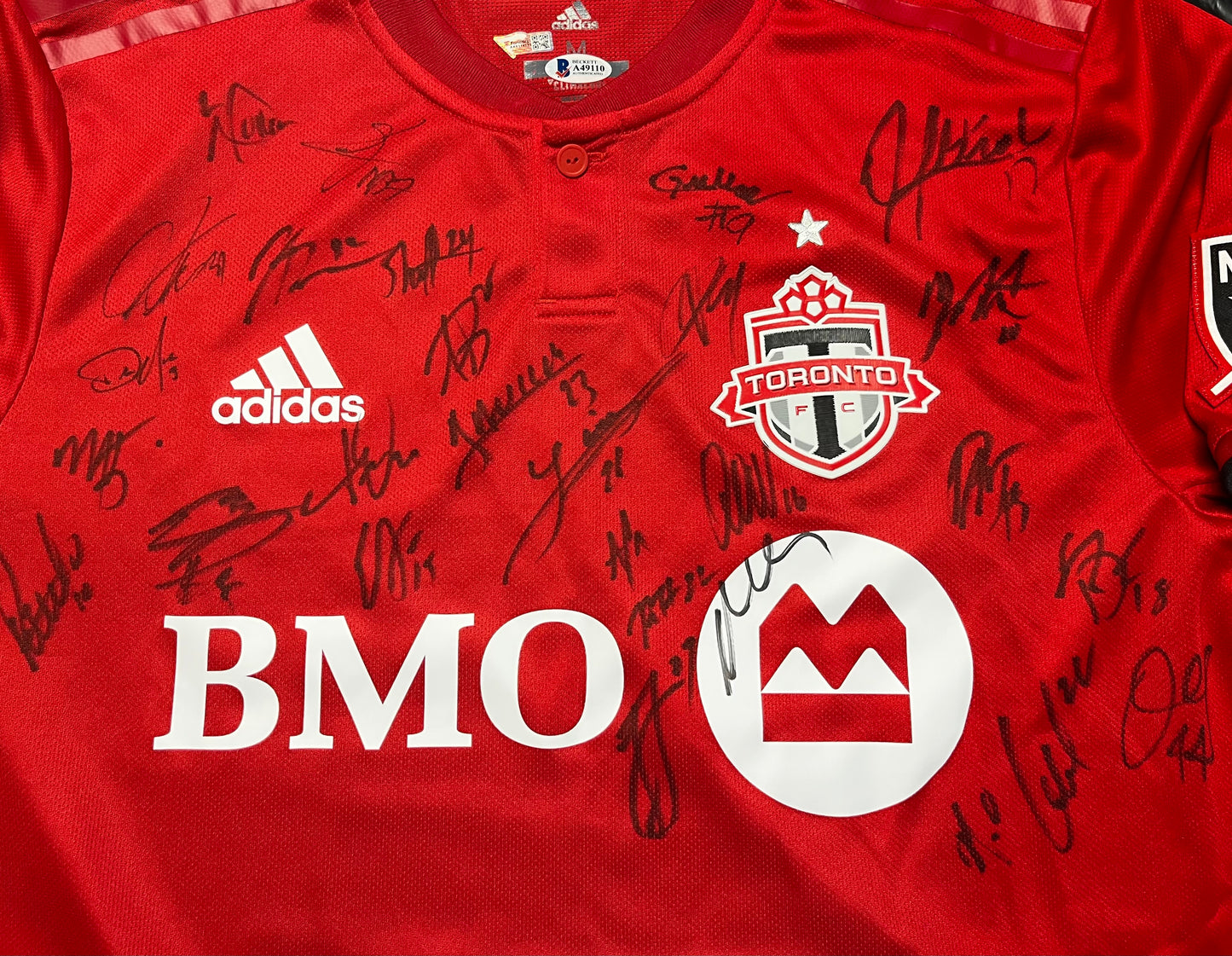 Toronto FC 2019 Team Signed Jersey. Fanatics / Beckett Authentic