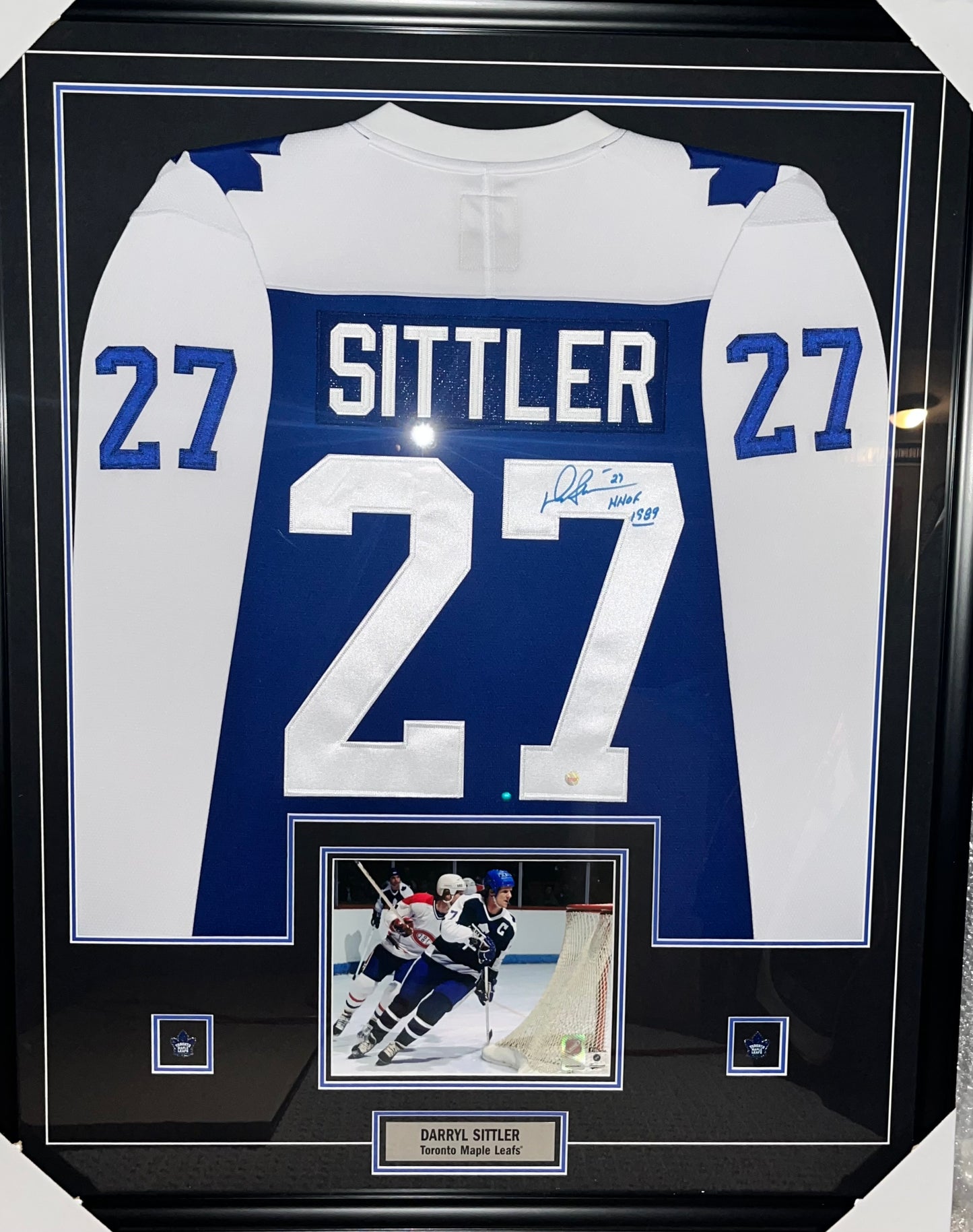 Darryl Sittler Signed Framed Jersey Maple Leafs Replica Fanatics Blue Inscr "HHOF 1989"