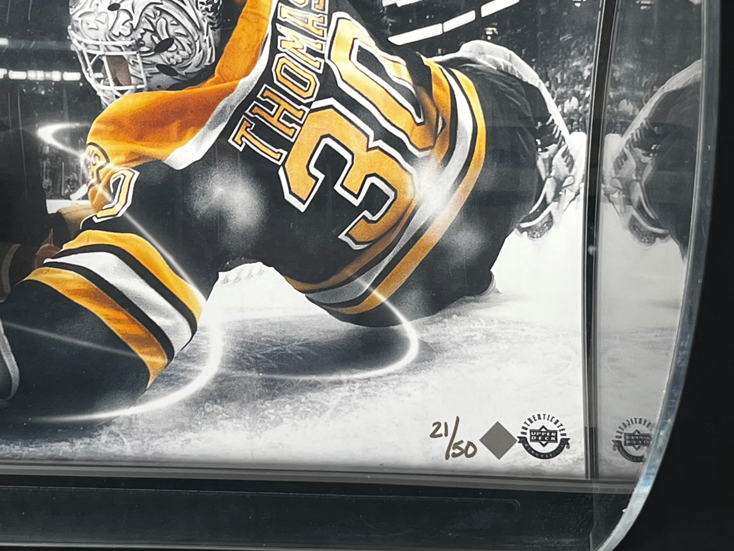 Tim Thomas Signed Boston Bruins Hockey Puck In Display Case LE /50